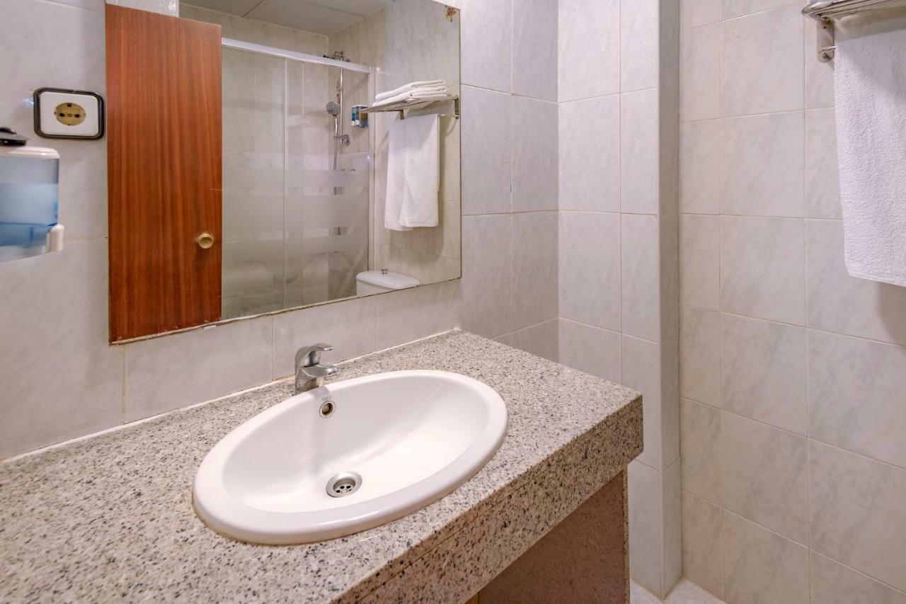 Hotel Niza Salou Bagian luar foto