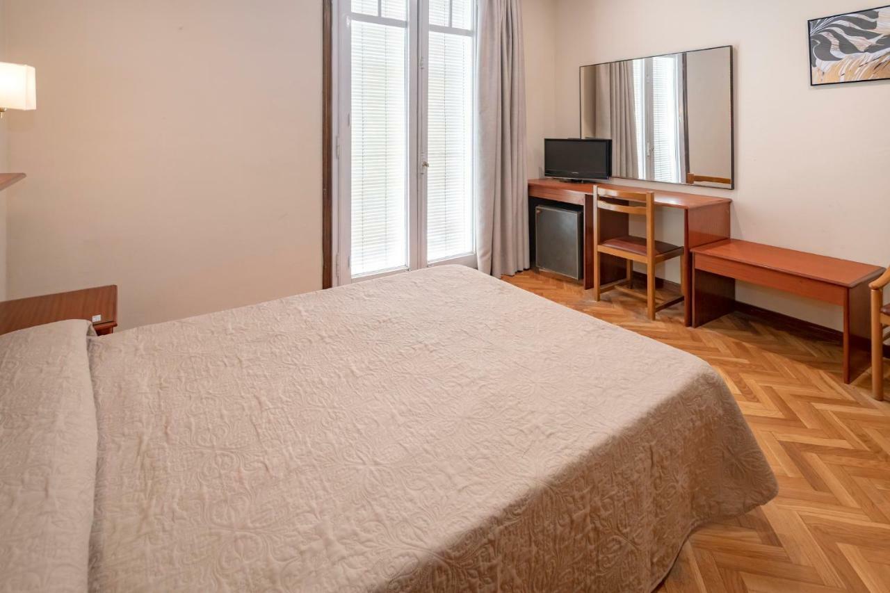 Hotel Niza Salou Bagian luar foto